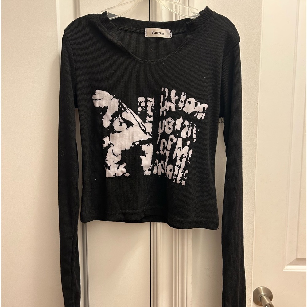 Black long sleeved crop top